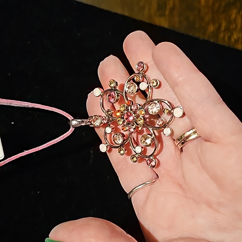 Lia Sophia pink necklace - Picture 3 of 4